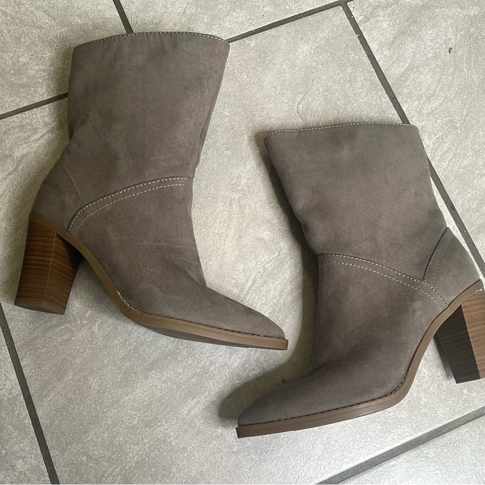 Universal Thread Grey Heeled Boots Size 8 1/2